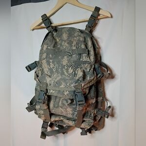 USGI MOLLE II 3-Day Assault Pack ACU Camo Backpack Very Good